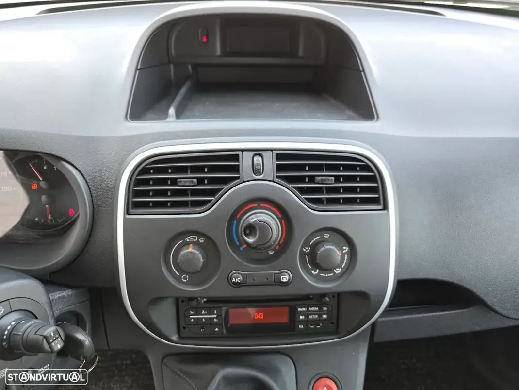 Renault 2021 - 12990 EUR, 90000 km - AUTO.MOTO.pt - 90000km - foto 10 de 25