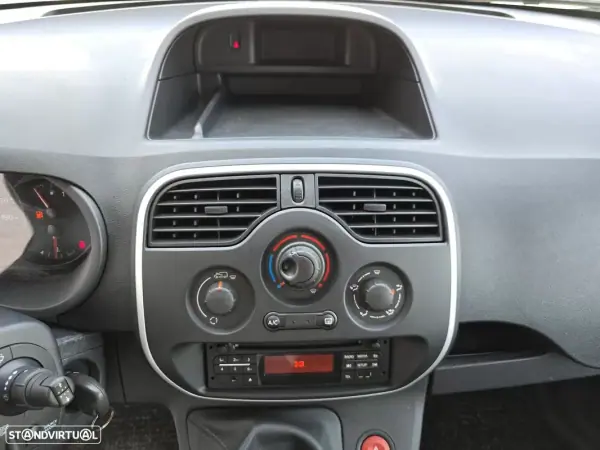 Renault 2021 - 12990 EUR, 90000 km - AUTO.MOTO.pt - 90000km - foto 10 de 25