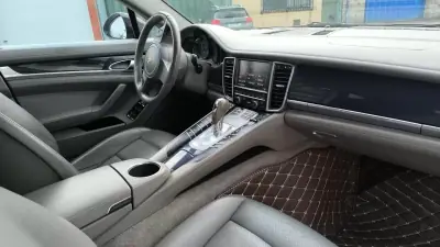 Porsche Panamera 2011 - 26900 EUR, 193000 km - AUTO.MOTO.pt - 193000km - foto 4 de 21