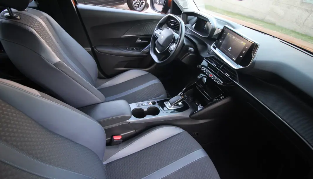 Peugeot e-2008 2020 - 19450 EUR, 54000 km - AUTO.MOTO.pt - 54000km - foto 26 de 41