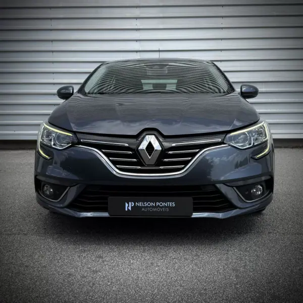 Renault Mégane 2017 - 11500 EUR, 185000 km - AUTO.MOTO.pt - 185000km - foto 3 de 20