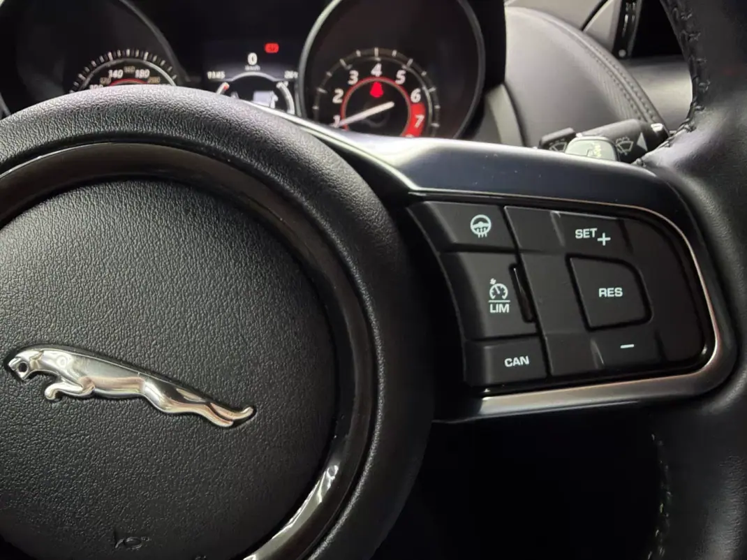 Jaguar F-Type 2018 - 48950 EUR, 57634 km - 57634km - foto 28 de 43