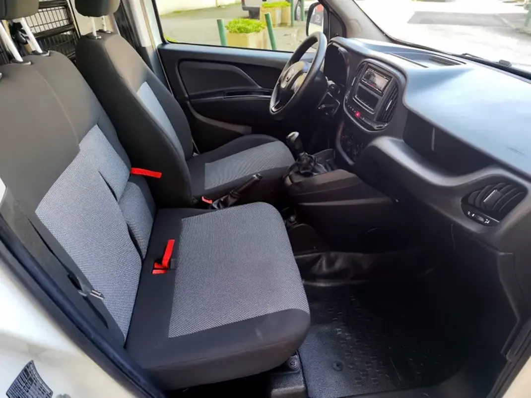 Fiat Doblo 1.3 Multijet ,3Lug. ,Iva Dedutivel 2017 - 9980 EUR, 85000 km - AUTO.MOTO.pt - 85000km - foto 2 de 26