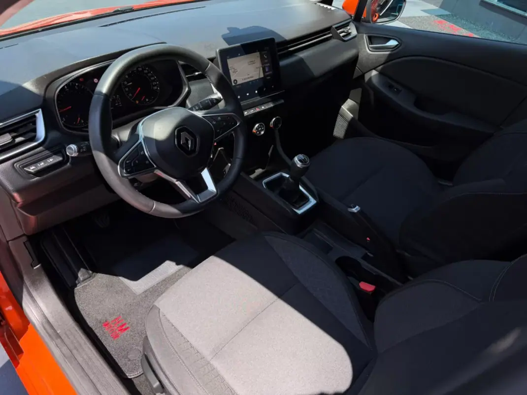 Renault Clio 2020 - 13900 EUR, 42828 km - 42828km - foto 6 de 11