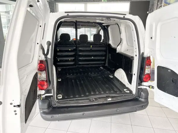 Citroën Berlingo 1.6 BlueHDi L1 Club 3L 2018 - 9900 EUR, 143113 km - AUTO.MOTO.pt - 143113km - foto 20 de 20