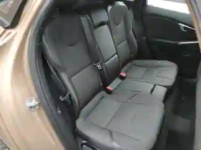 Volvo V40 Cross Country 2014 - 9900 EUR, 235000 km - AUTO.MOTO.pt - 235000km - foto 11 de 15