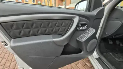 Dacia Duster 2015 - 12480 EUR, 105000 km - AUTO.MOTO.pt - 105000km - foto 12 de 16
