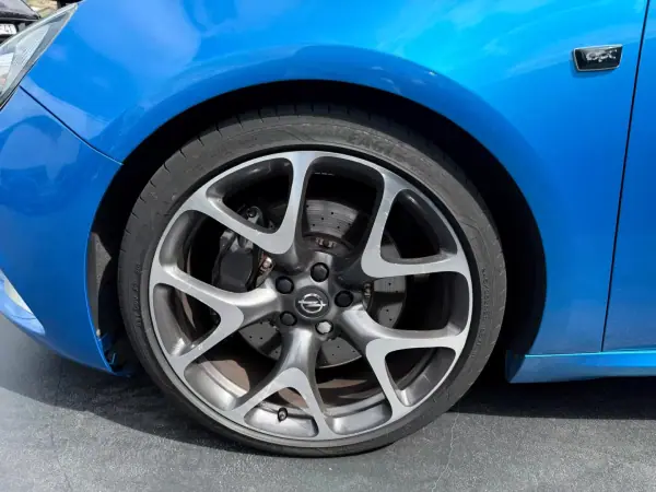 Opel Astra GTC 2013 - 22500 EUR, 81000 km - AUTO.MOTO.pt - 81000km - foto 8 de 17