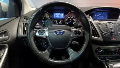 Ford Focus SW 2012 - 7000 EUR, 219147 km - AUTO.MOTO.pt - 219147km - foto 8 de 40