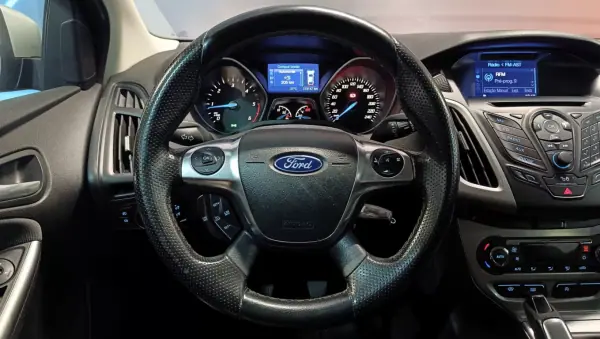 Ford Focus SW 2012 - 7000 EUR, 219147 km - AUTO.MOTO.pt - 219147km - foto 8 de 40