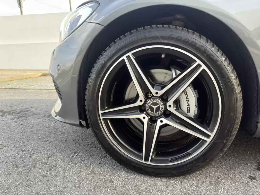 Mercedes-Benz C 250 2018 - 24500 EUR, 173000 km - AUTO.MOTO.pt - 173000km - foto 19 de 21