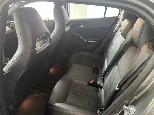 Mercedes-Benz GLA 200 2019 - 27500 EUR, 144556 km - AUTO.MOTO.pt - 144556km - foto 7 de 9