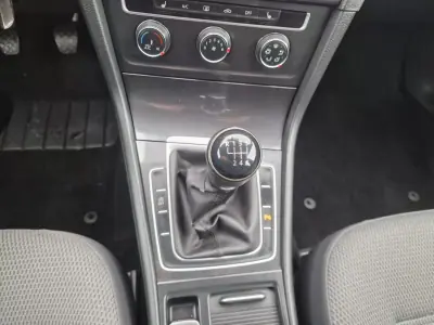 Volkswagen Golf 2019 - 18999 EUR, 139668 km - AUTO.MOTO.pt - 139668km - foto 20 de 30