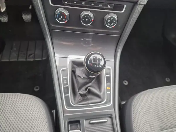 Volkswagen Golf 2019 - 18999 EUR, 139668 km - AUTO.MOTO.pt - 139668km - foto 20 de 30