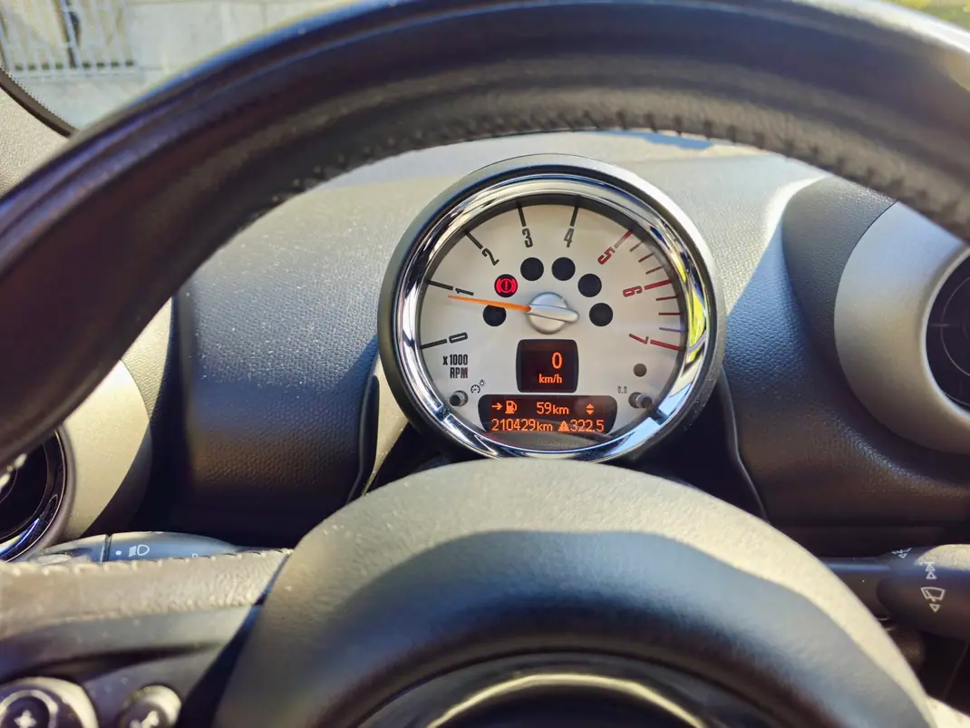 MINI Countryman 2011 - 13500 EUR, 211000 km - AUTO.MOTO.pt - 211000km - foto 12 de 14