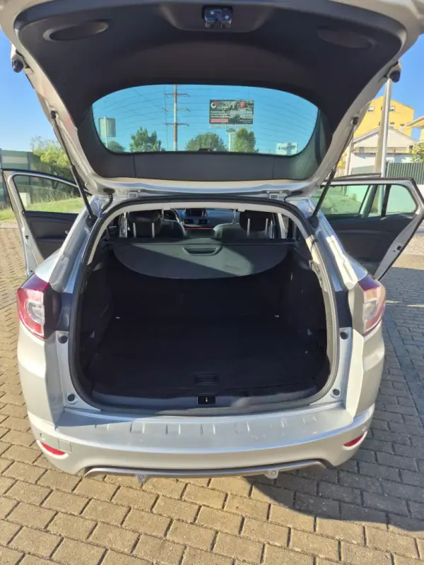 Renault Mégane Sport Tourer 2013 - 7990 EUR, 194177 km - AUTO.MOTO.pt - 194177km - foto 11 de 26