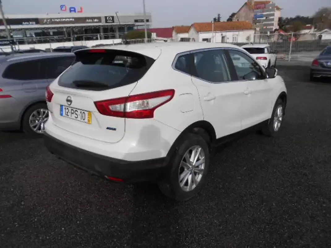 Nissan Qashqai 2015 - 16500 EUR, 100843 km - AUTO.MOTO.pt - 100843km - foto 4 de 12