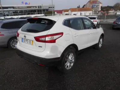 Nissan Qashqai 2015 - 16500 EUR, 100843 km - AUTO.MOTO.pt - 100843km - foto 4 de 12