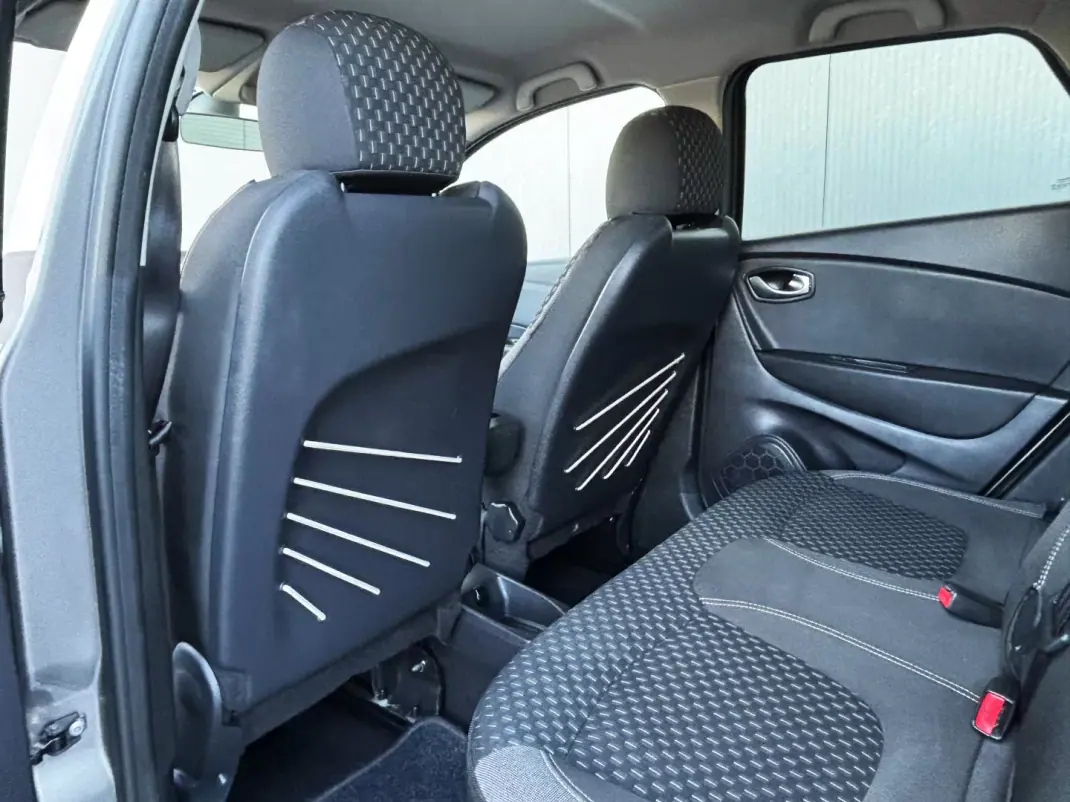 Renault Captur 2018 - 13950 EUR, 119000 km - AUTO.MOTO.pt - 119000km - foto 15 de 42