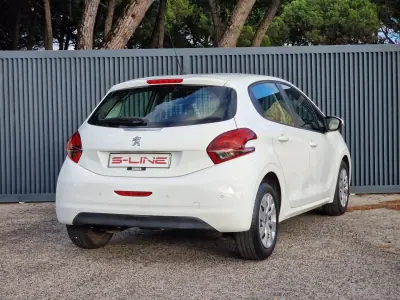 Peugeot 208 Van 1.6 BueHdi 2018 - 9990 EUR, 100238 km - AUTO.MOTO.pt - 100238km - foto 17 de 19