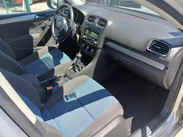 Volkswagen Golf 2011 - 8950 EUR, 155468 km - AUTO.MOTO.pt - 155468km - foto 24 de 28