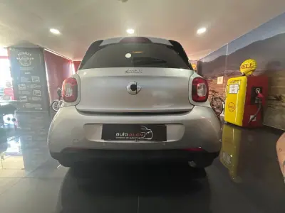 Smart ForFour 2018 - 10950 EUR, 118372 km - AUTO.MOTO.pt - 118372km - foto 5 de 21