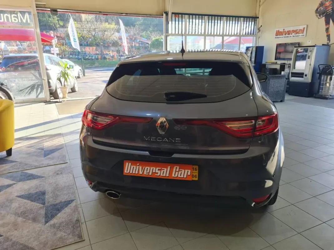 Renault Mégane 2016 - 13600 EUR, 152000 km - AUTO.MOTO.pt - 152000km - foto 4 de 21