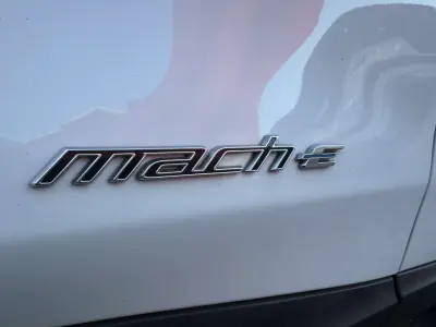 Ford Mustang Mach-E 2021 - 26900 EUR, 123000 km - AUTO.MOTO.pt - 123000km - foto 28 de 44