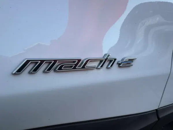 Ford Mustang Mach-E 2021 - 26900 EUR, 123000 km - AUTO.MOTO.pt - 123000km - foto 28 de 44
