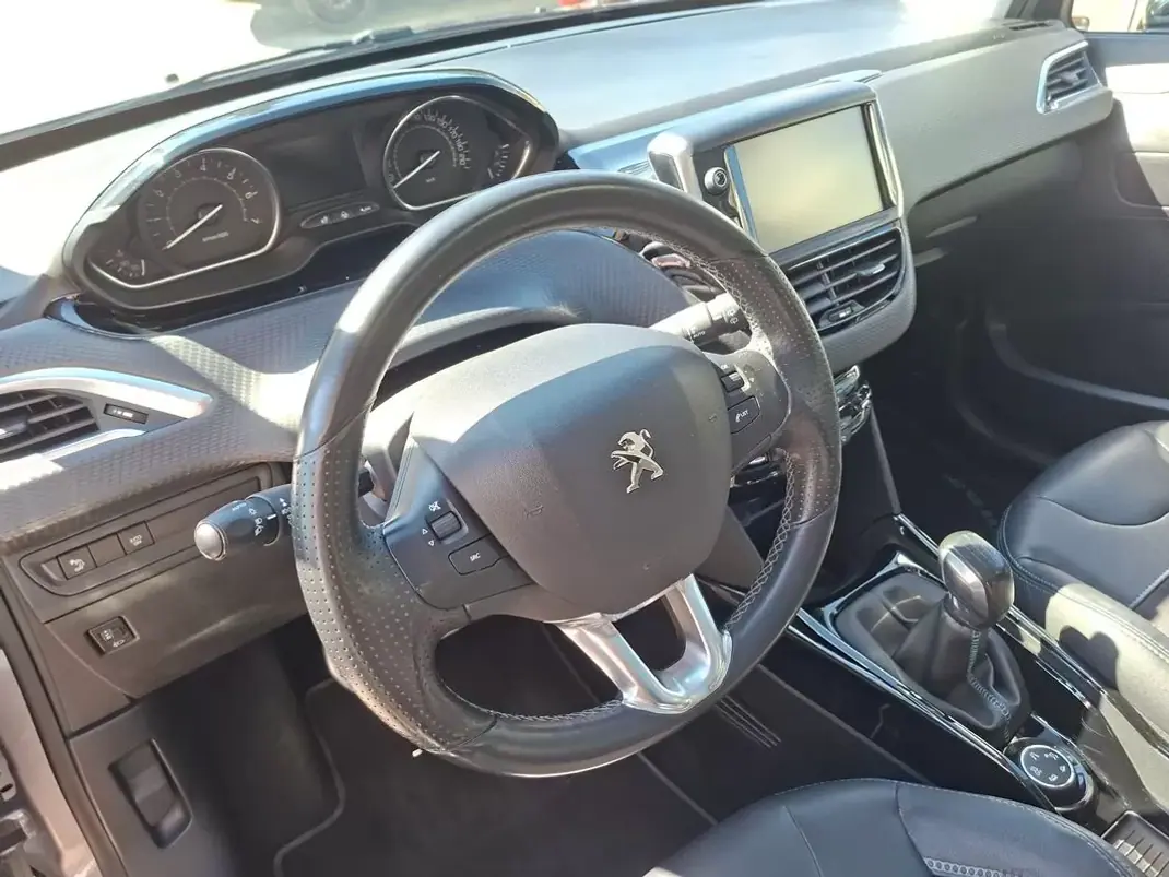 Peugeot 2008 2017 - 10000 EUR, 178323 km - 178323km - foto 18 de 37
