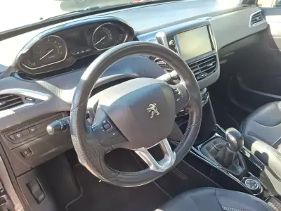 Peugeot 2008 2017 - 10000 EUR, 178323 km - 178323km - foto 18 de 37
