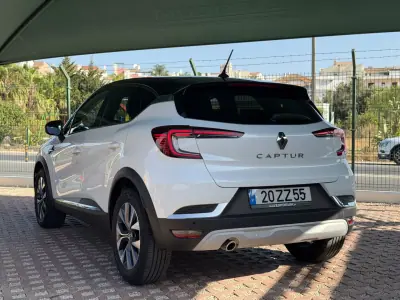 Renault Captur 2020 - 21900 EUR, 49585 km - AUTO.MOTO.pt - 49585km - foto 4 de 19