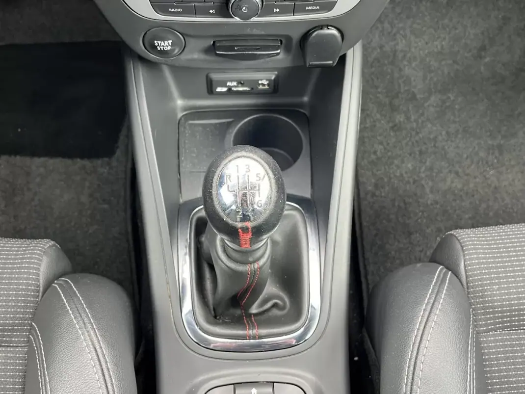 Renault Mégane Sport Tourer 2014 - 7750 EUR, 250000 km - AUTO.MOTO.pt - 250000km - foto 19 de 47
