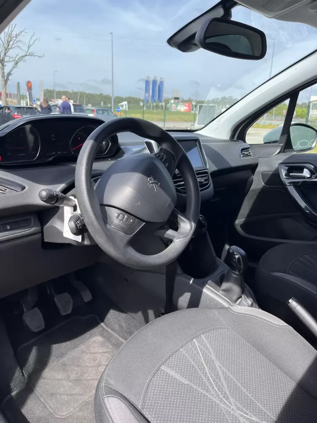 Peugeot 208 2015 - 7250 EUR, 84100 km - AUTO.MOTO.pt - 84100km - foto 7 de 19