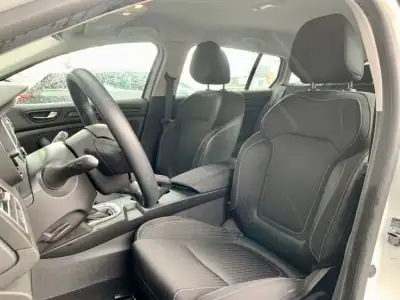 Renault Mégane Sport Tourer 2019 - 16900 EUR, 95084 km - AUTO.MOTO.pt - 95084km - foto 8 de 19
