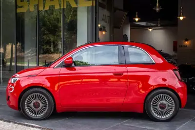 Fiat 500e C 2021 - 16750 EUR, 53714 km - AUTO.MOTO.pt - 53714km - foto 2 de 38