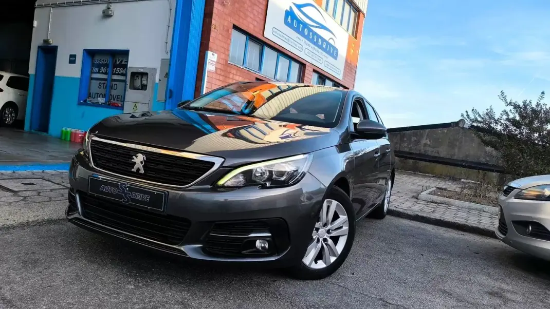 Peugeot 308 SW 2018 - 9900 EUR, 175000 km - AUTO.MOTO.pt - 175000km - foto 1 de 16