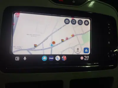 Renault Zoe 2019 - 10950 EUR, 82000 km - AUTO.MOTO.pt - 82000km - foto 4 de 18