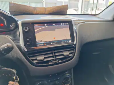 Peugeot 208 2017 - 7900 EUR, 157000 km - AUTO.MOTO.pt - 157000km - foto 15 de 15