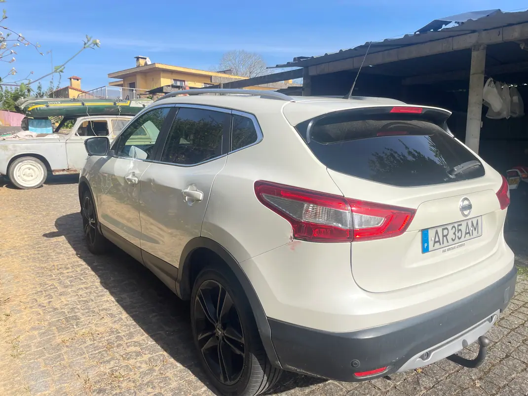 Nissan Qashqai 2017 - 13990 EUR, 216000 km - AUTO.MOTO.pt - 216000km - foto 1 de 8