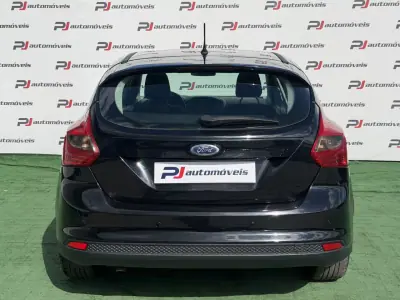 Ford Focus 2012 - 8500 EUR, 203000 km - AUTO.MOTO.pt - 203000km - foto 8 de 16
