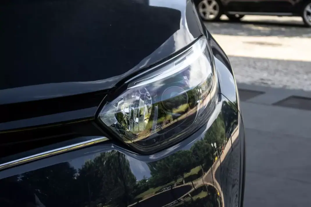 Renault Captur 2014 - 11890 EUR, 81739 km - AUTO.MOTO.pt - 81739km - foto 7 de 35