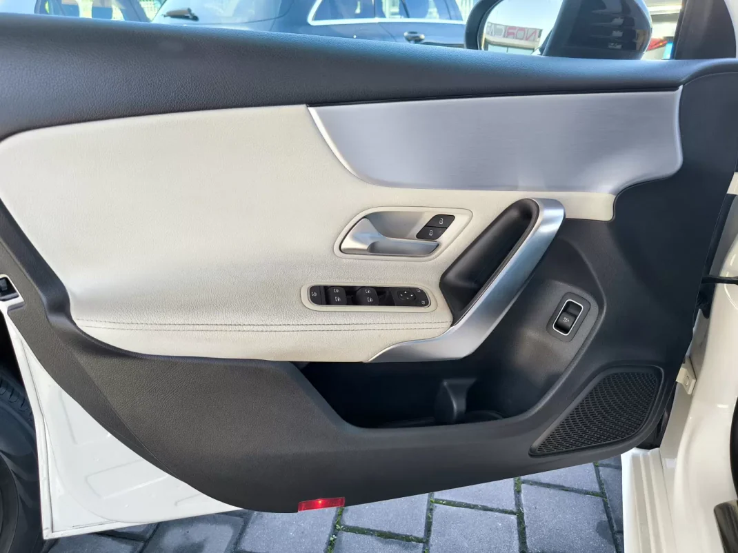 Mercedes-Benz A 180 Limousine 2020 - 25950 EUR, 134000 km - AUTO.MOTO.pt - 134000km - foto 35 de 42