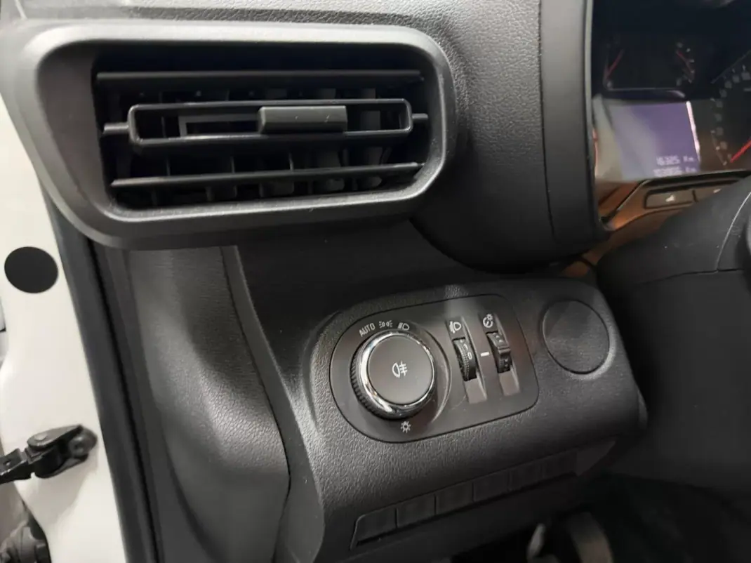 Opel COMBO 2019 - 12990 EUR, 104000 km - 104000km - foto 15 de 27