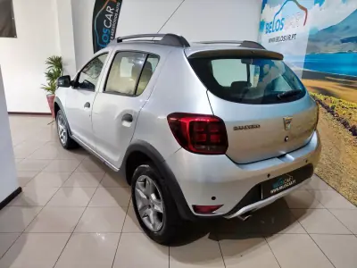 Dacia Sandero 2020 - 11750 EUR, 54000 km - AUTO.MOTO.pt - 54000km - foto 7 de 25