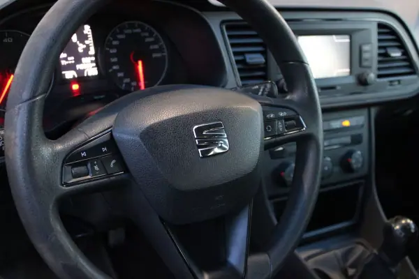 SEAT Leon 2013 - 10900 EUR, 140335 km - AUTO.MOTO.pt - 140335km - foto 8 de 16