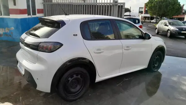 Peugeot 208 2020 - 24500 EUR, 49400 km - AUTO.MOTO.pt - 49400km - foto 3 de 9
