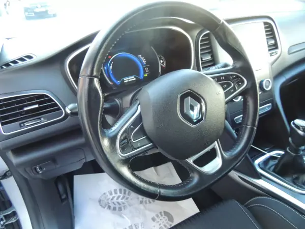 Renault Mégane Break 2018 - 15500 EUR, 156500 km - AUTO.MOTO.pt - 156500km - foto 10 de 15