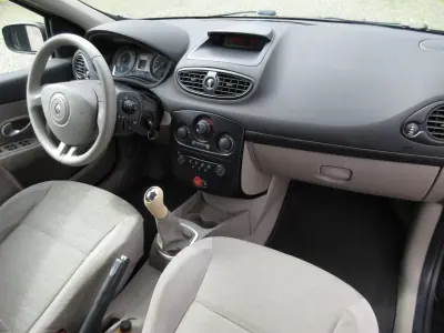 Renault Clio 2006 - 3990 EUR, 249000 km - AUTO.MOTO.pt - 249000km - foto 24 de 38