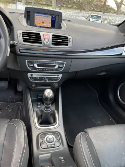 Renault Mégane CC 2011 - 7750 EUR, 202950 km - AUTO.MOTO.pt - 202950km - foto 10 de 13
